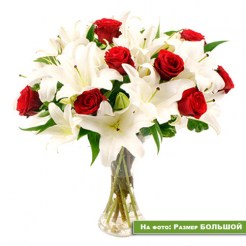 Высокий букет с красными розами и лилией